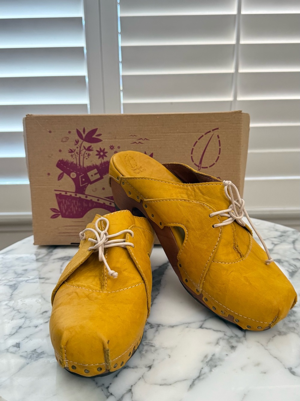 Sergio Tomani Yellow Leather Slip-On Clog Mule - Picture 6 of 7